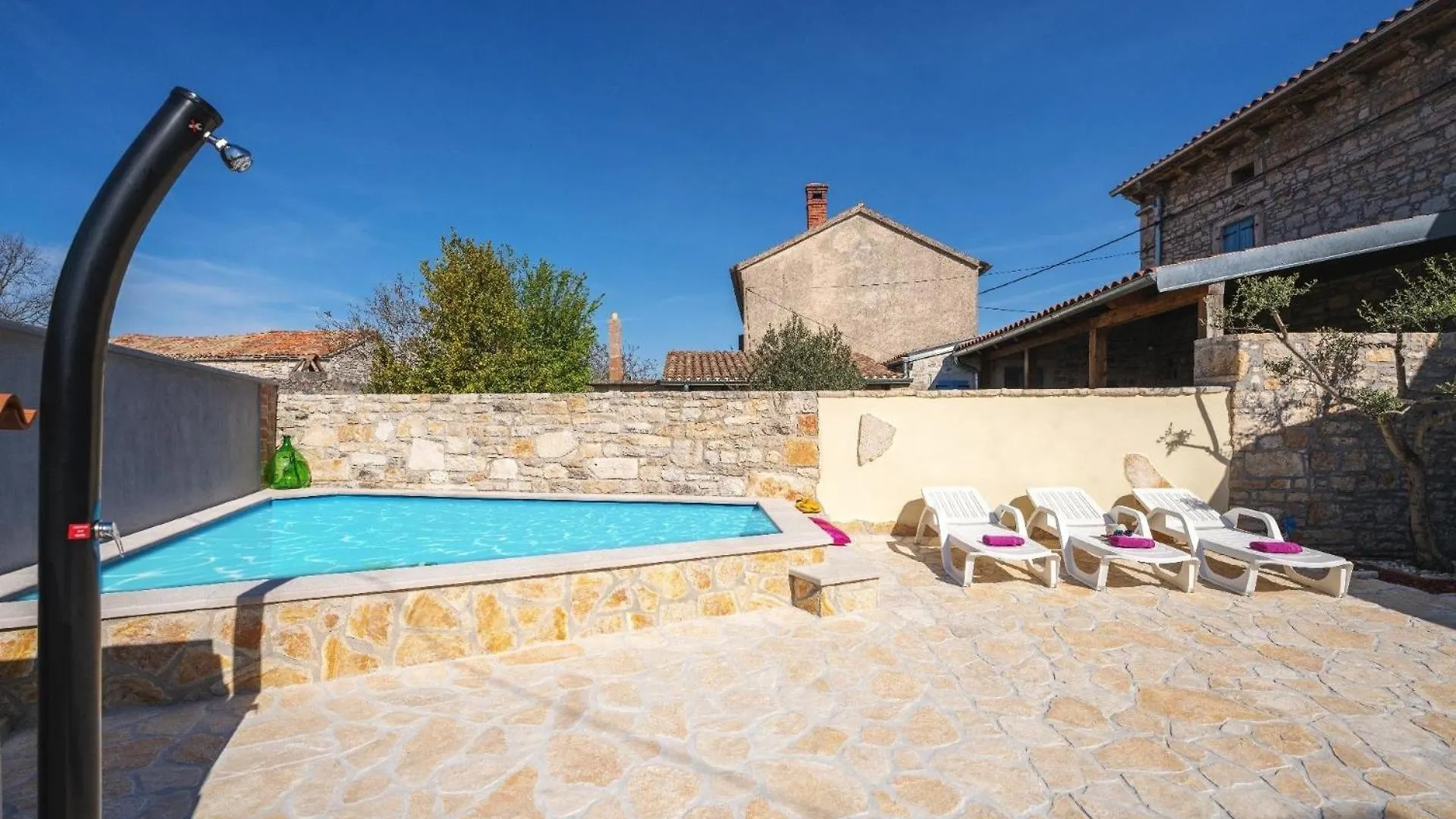 Ferienhaus Mit Privatpool Fuer 5 Personen Ca 100 Qm In Butkovici, Istrien Binnenland Von Istrien 0*, Butkovići