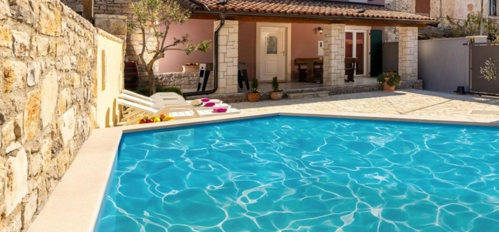 Ferienhaus Mit Privatpool Fuer 5 Personen Ca 100 Qm In Butkovici, Istrien Binnenland Von Istrien