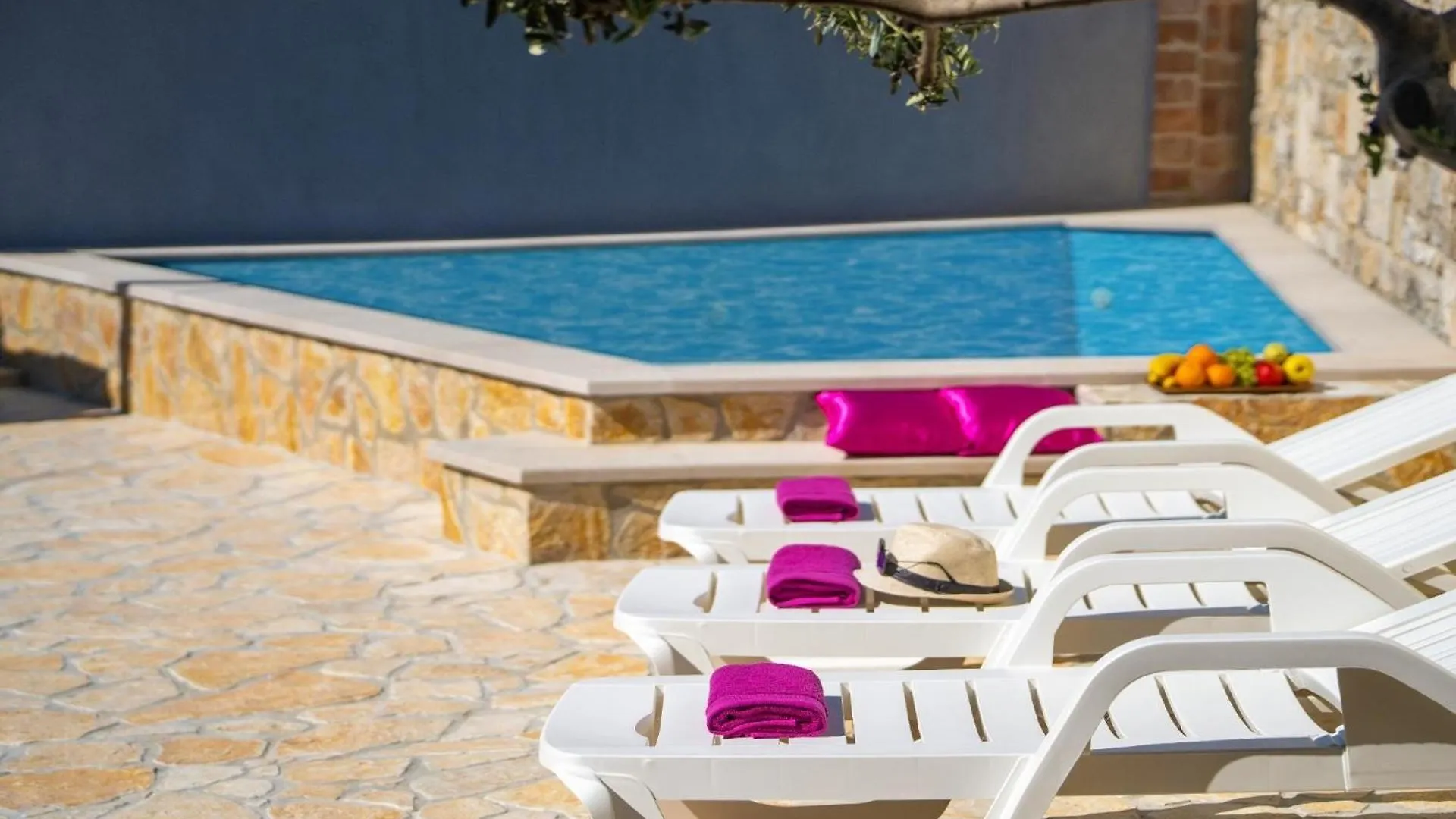 Ferienhaus Mit Privatpool Fuer 5 Personen Ca 100 Qm In Butkovici, Istrien Binnenland Von Istrien 0*, Butkovići